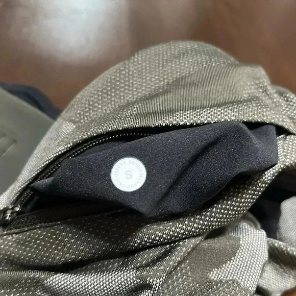 Lululemon men’s short - Picture 10 of 13